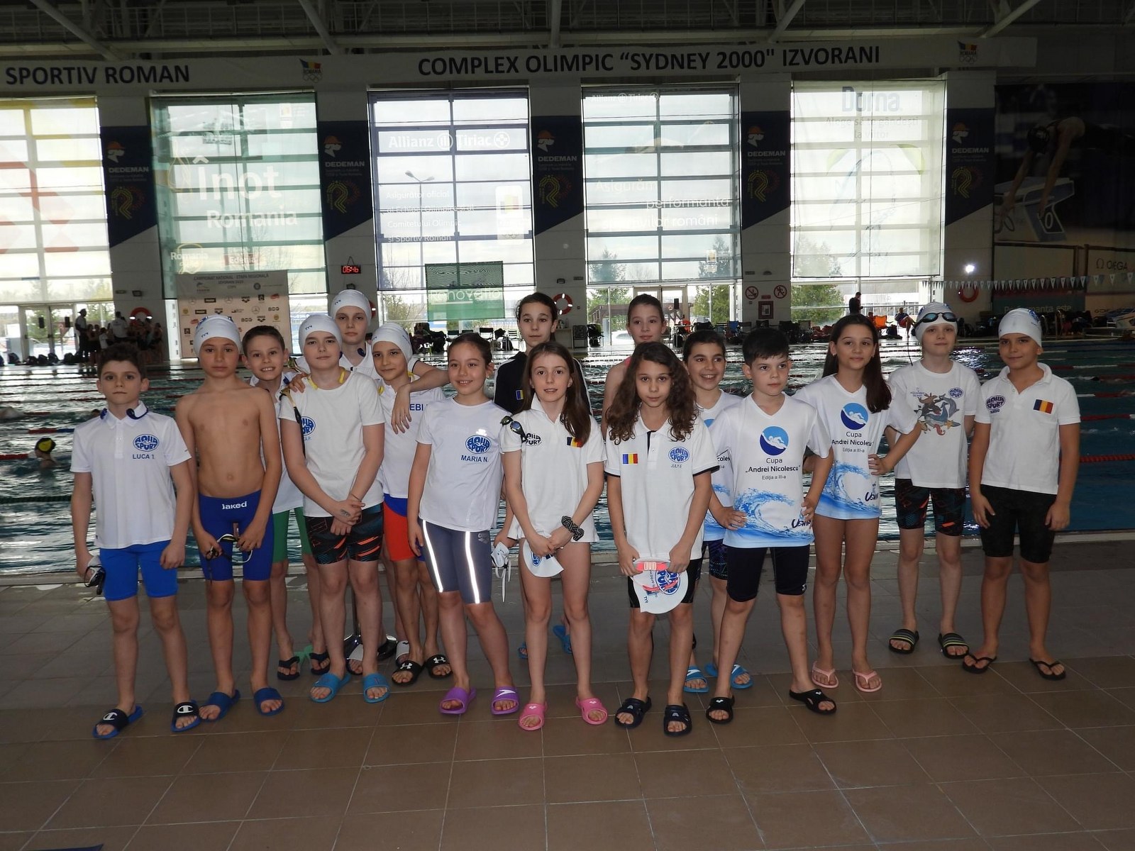 Clubul Aqua Sport a făcut o figură impresionantă la Etapa Regională de natatie pentru copii cu varsta cuprinsă între 10-11 ani, cu 25 de sportivi care s-au calificat să ia parte la Campionatul Național de Natație din această vară. Acestia au reusit să câștige nu mai puțin de 13 medalii, 4 de aur, 4 de argint și 5 de bronz, într-o competiție organizată la Bazinul Olimpic de la Izvorani de către Federatia Romana de Natatie si Pentatlon Modern – FRNPM.