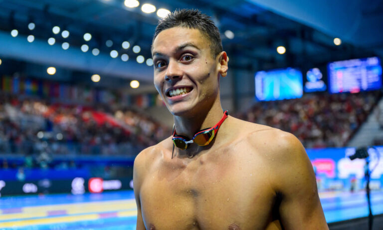 David Popovici a făcut din nou senzație la Campionatele Mondiale de natație desfășurate în Singapore, impunându-se cu autoritate în proba „regină” a natației – 100 de metri liber