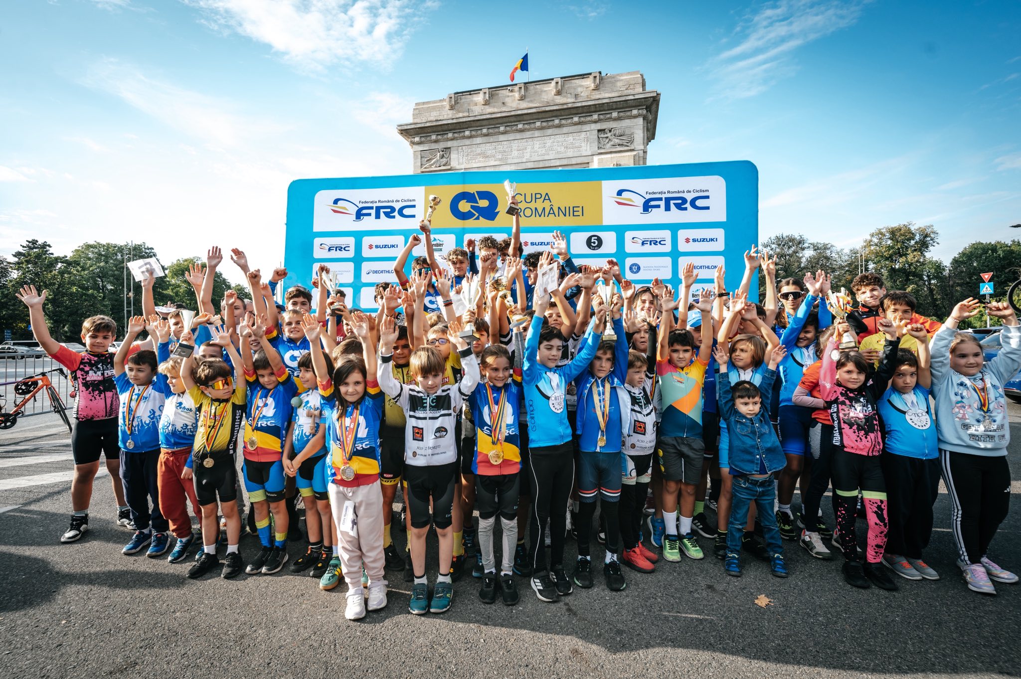 Cupa Toamnei, ultima etapă a Cupei României de Șosea Copii 2025, a adus la start micii cicliști pasionați din toată țara. O competiție plină de emoție și inspirație în București.