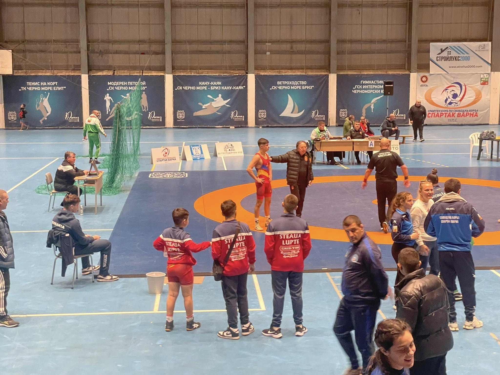 Sportivii CS Steaua și CSA Steaua au obținut rezultate remarcabile la Cupa Varna 2025, Bulgaria. Experiență internațională, meciuri puternice și evoluții promițătoare.