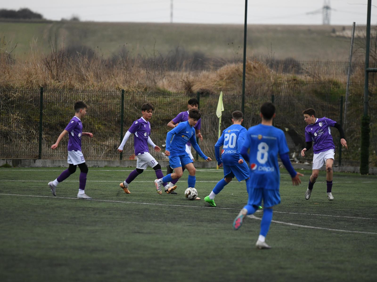 Povestea lui Apetroaie Luca Ionuț, fundaș de bandă modern, format la Eforie și Farul, afirmat la Dinamo. Viteză, tehnică și maturitate la 16 ani.